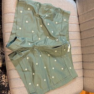 Old Navy Green Floral Women's Bermudas